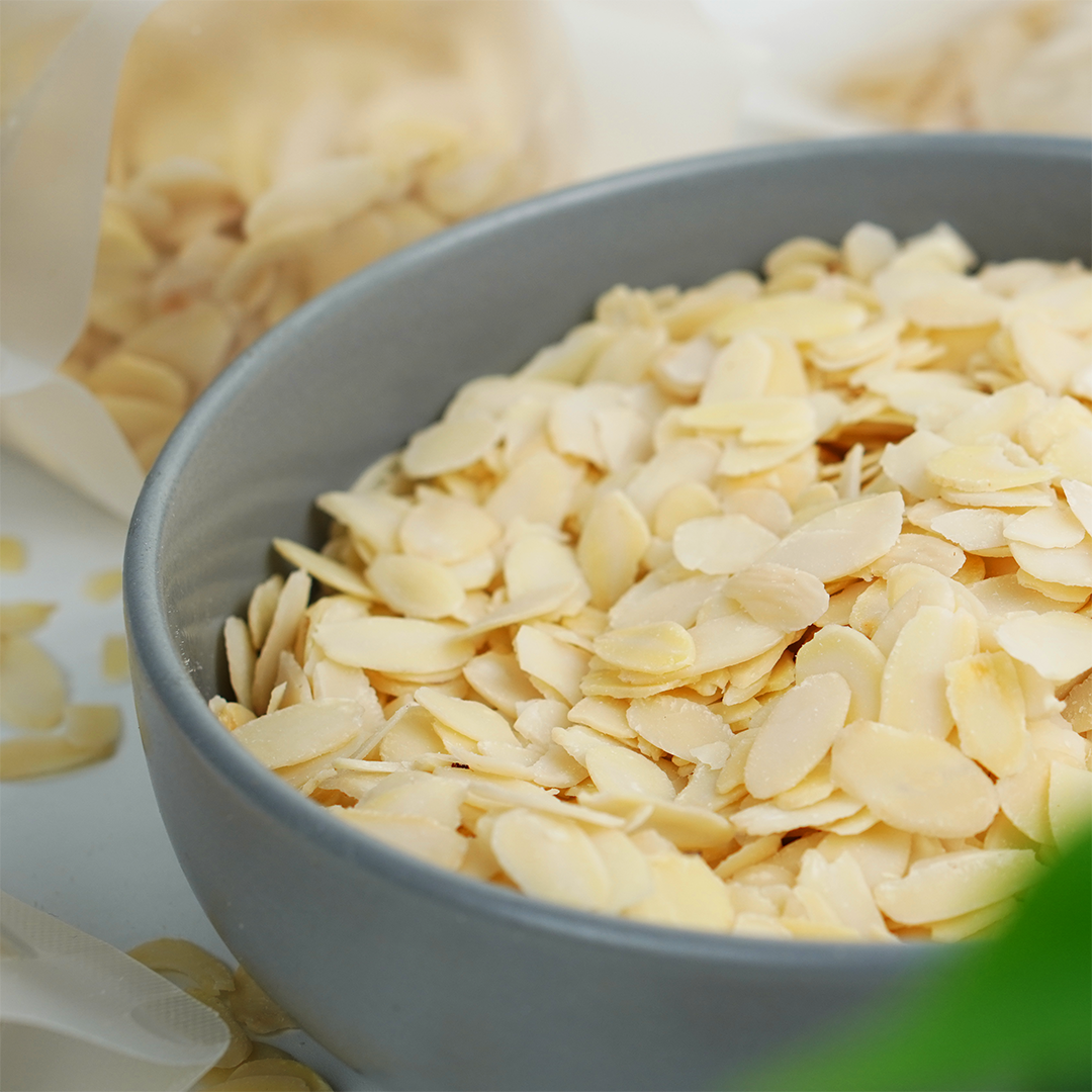 Blanched Sliced Almonds thumbnail 2