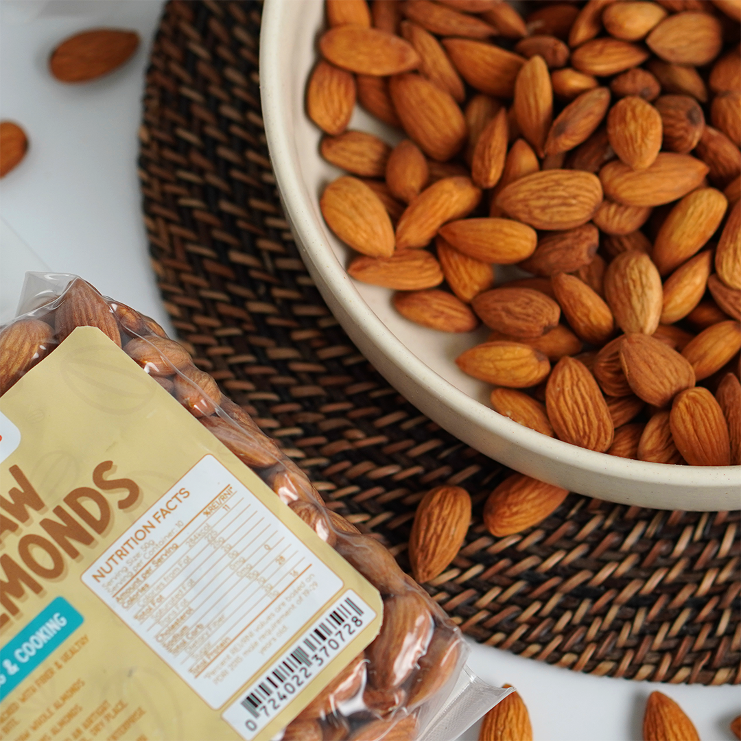 Raw Whole Almonds thumbnail 2